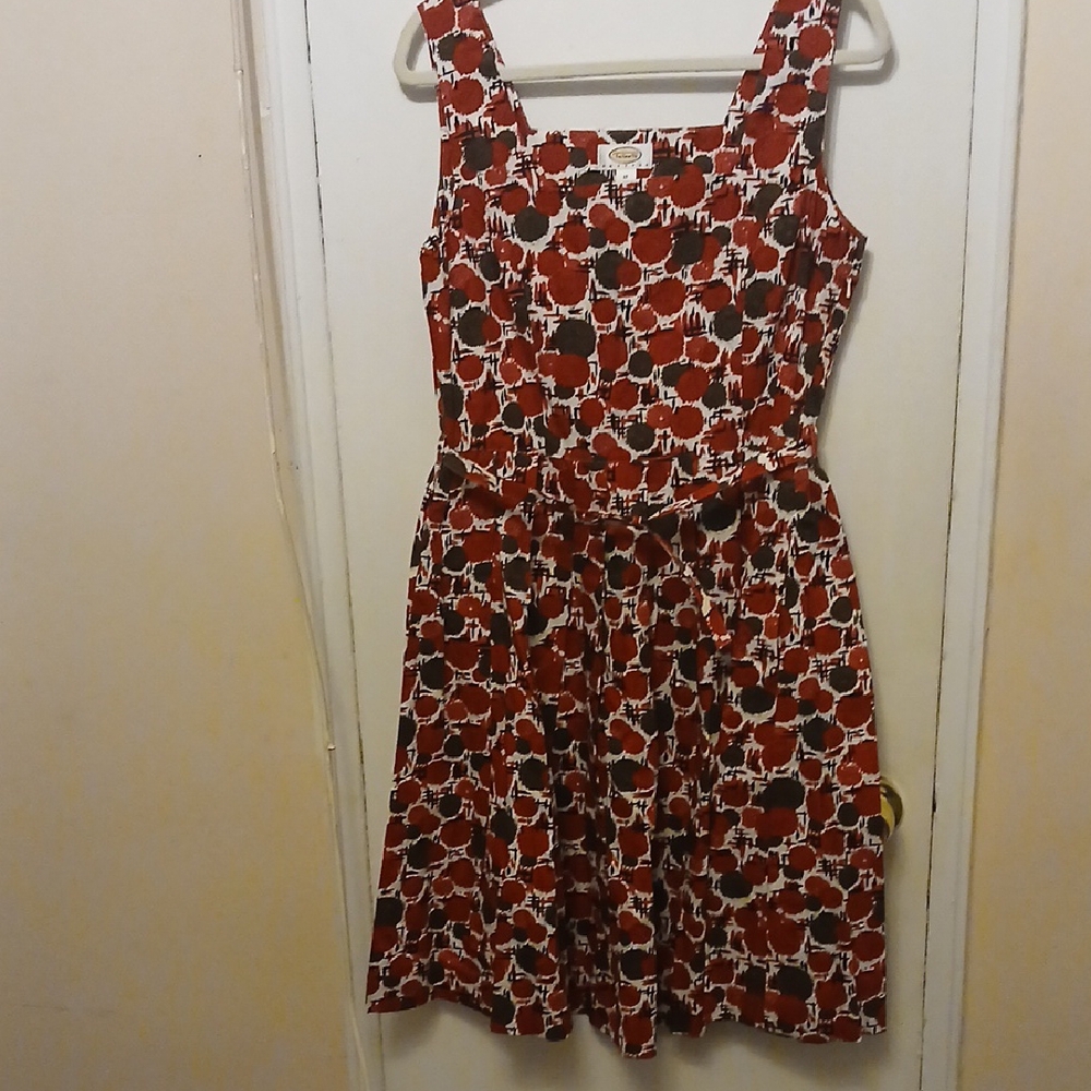 Red and Black Patterned Sleeveless Dress